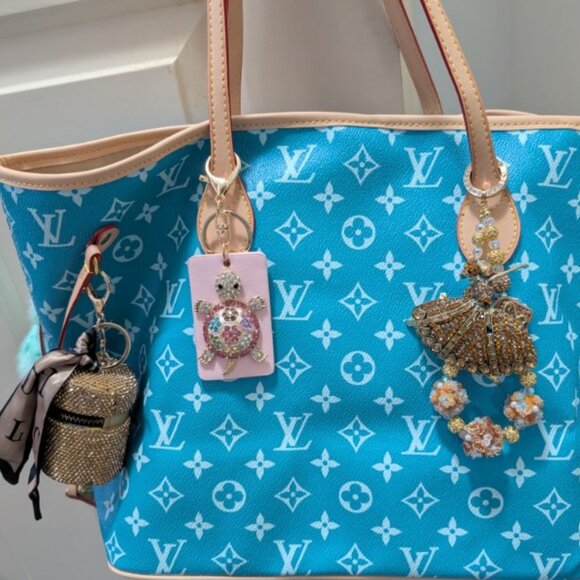 EXTRA-LARGE FASHION Tote in a Gorgeous Ocean BLUE & Comes with POUCH! - Picture 2 of 7